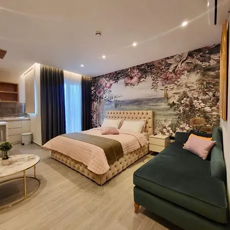 Hotel apartamentowy Luxury *