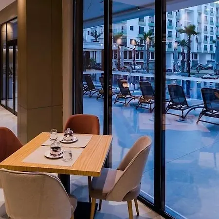 Luxury Hotel apartamentowy Golem (Tirana)