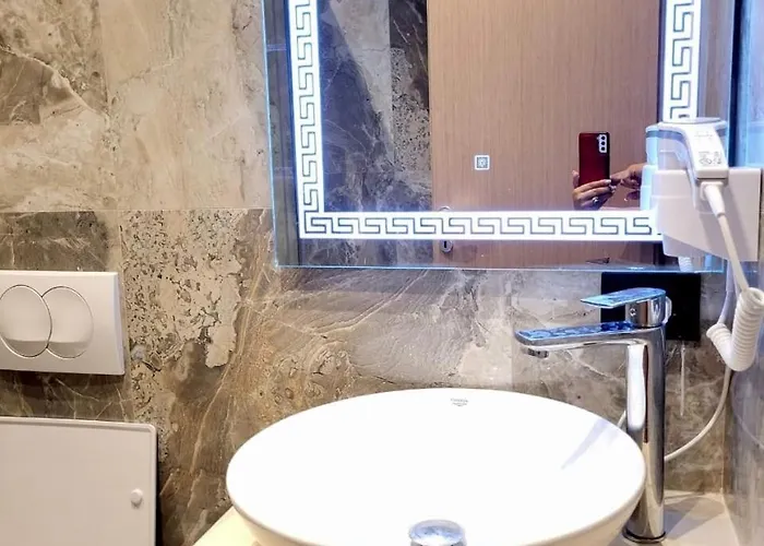 Luxury * Golem (Tirana)