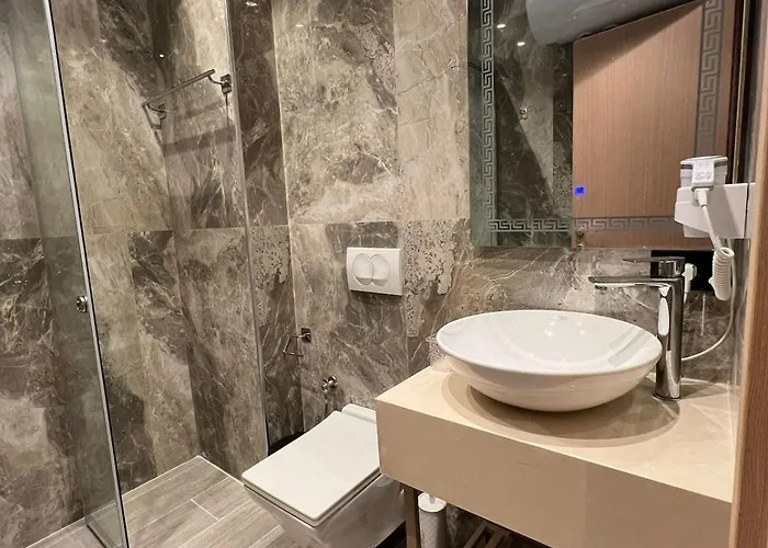 Luxury * Golem (Tirana)